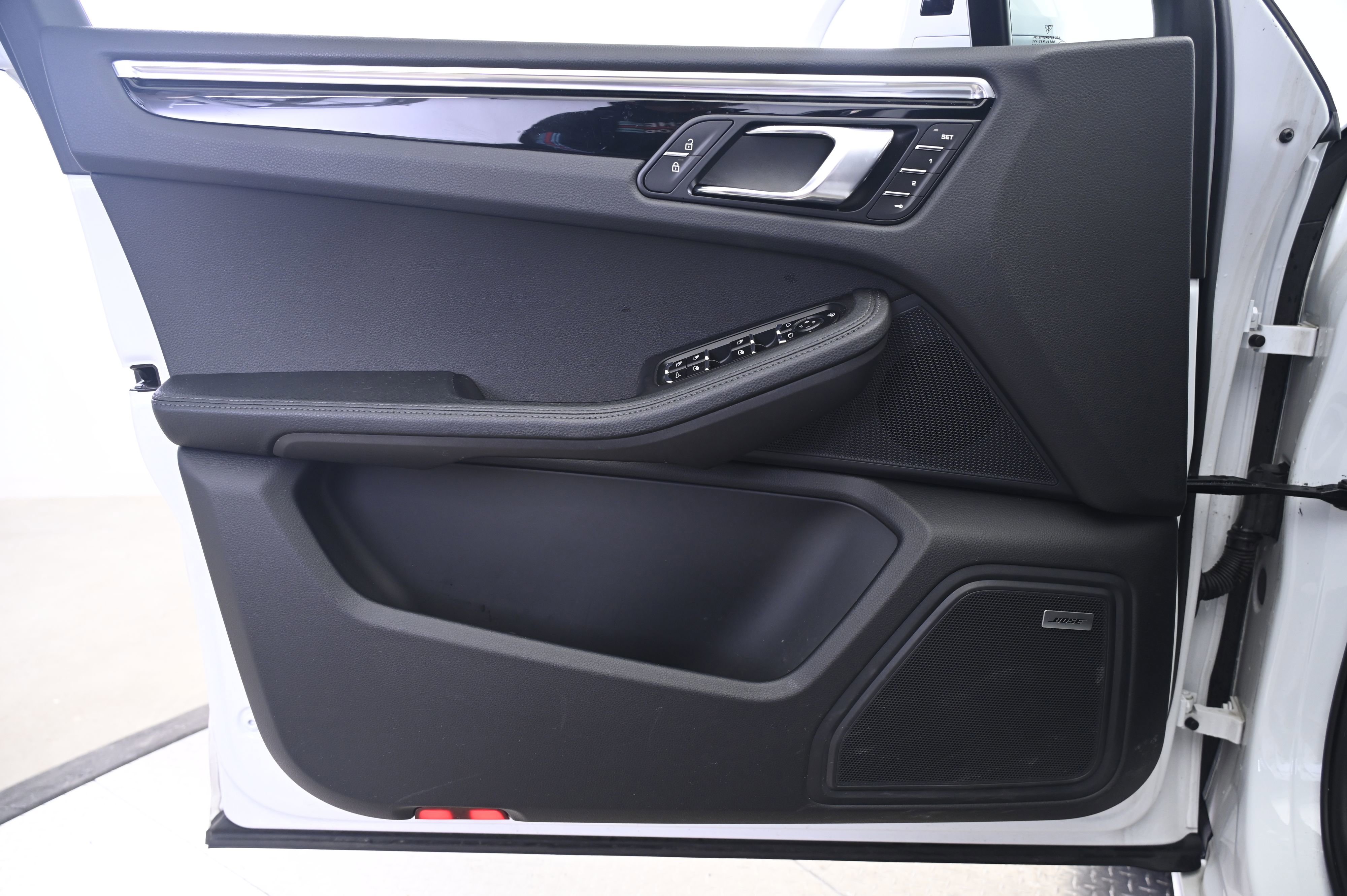 Certified 2024 Porsche Macan S AWD/4WD image 26
