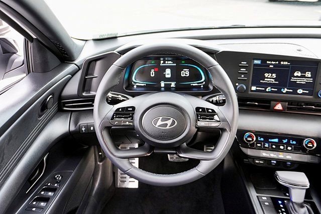 Certified 2026 Hyundai Elantra Sport image 18