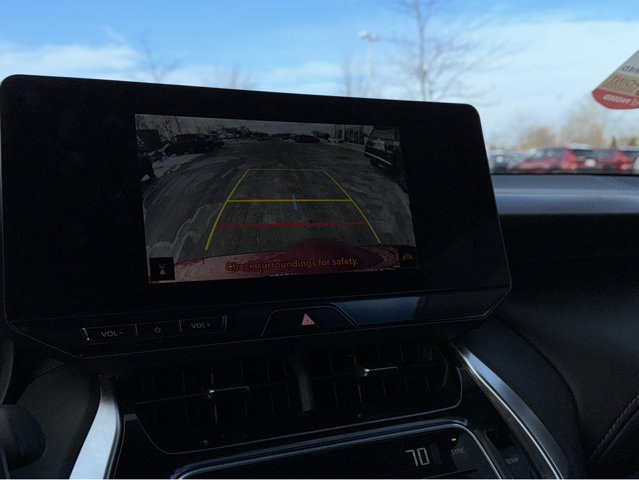 Used 2024 Toyota Venza XLE image 26