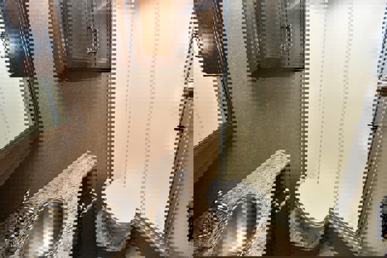 Used 2019 Ford E-450 and Econoline 450 Super Duty w/ Motorhome Prep Package image 7