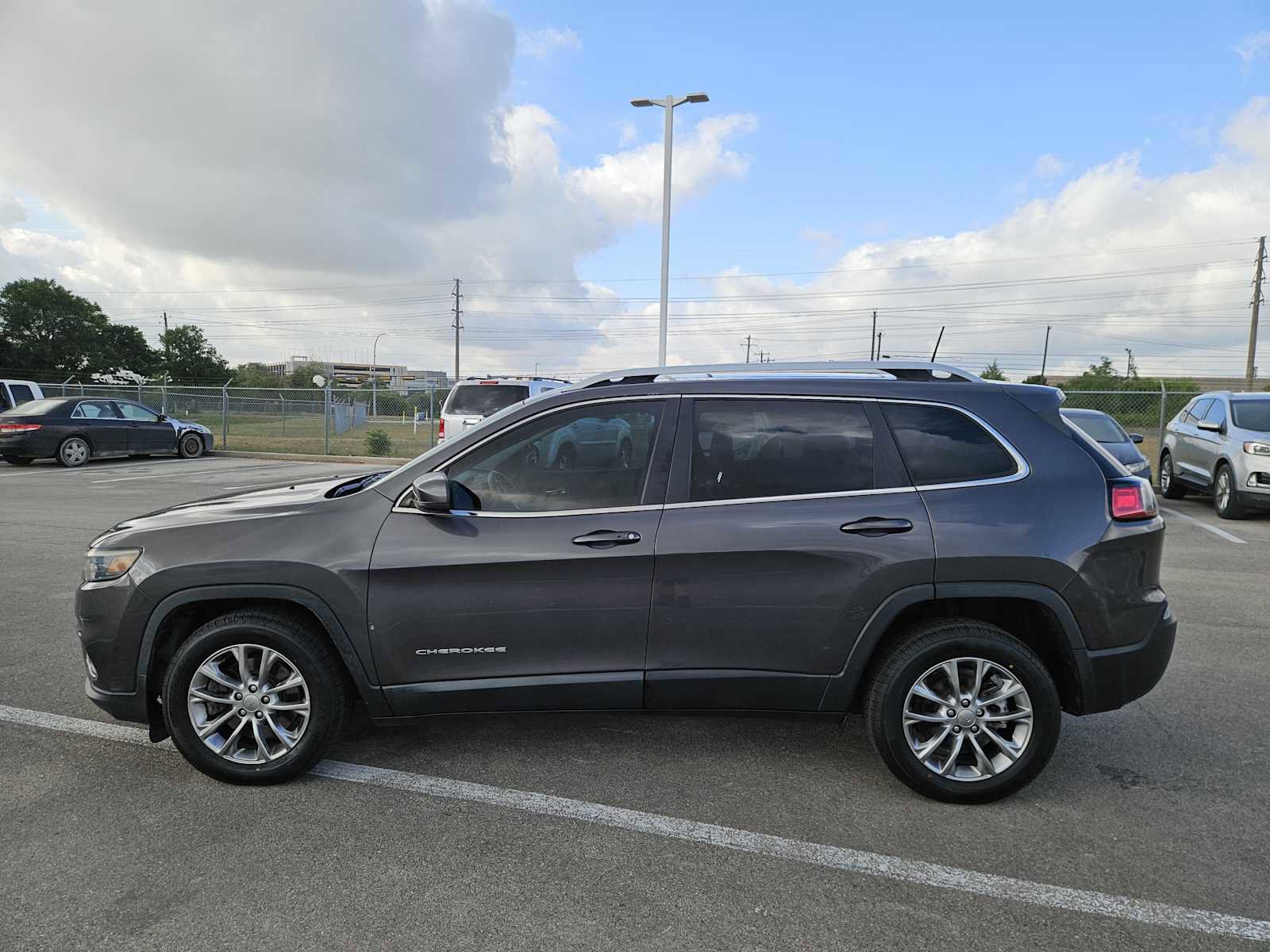 Used 2020 Jeep Cherokee Latitude Plus FWD image 4