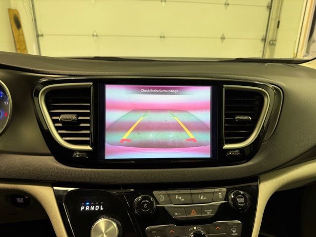 Used 2024 Chrysler Pacifica Touring-L image 20
