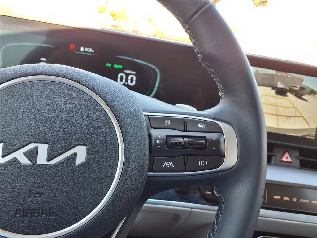 Used 2025 Kia Sportage EX image 24