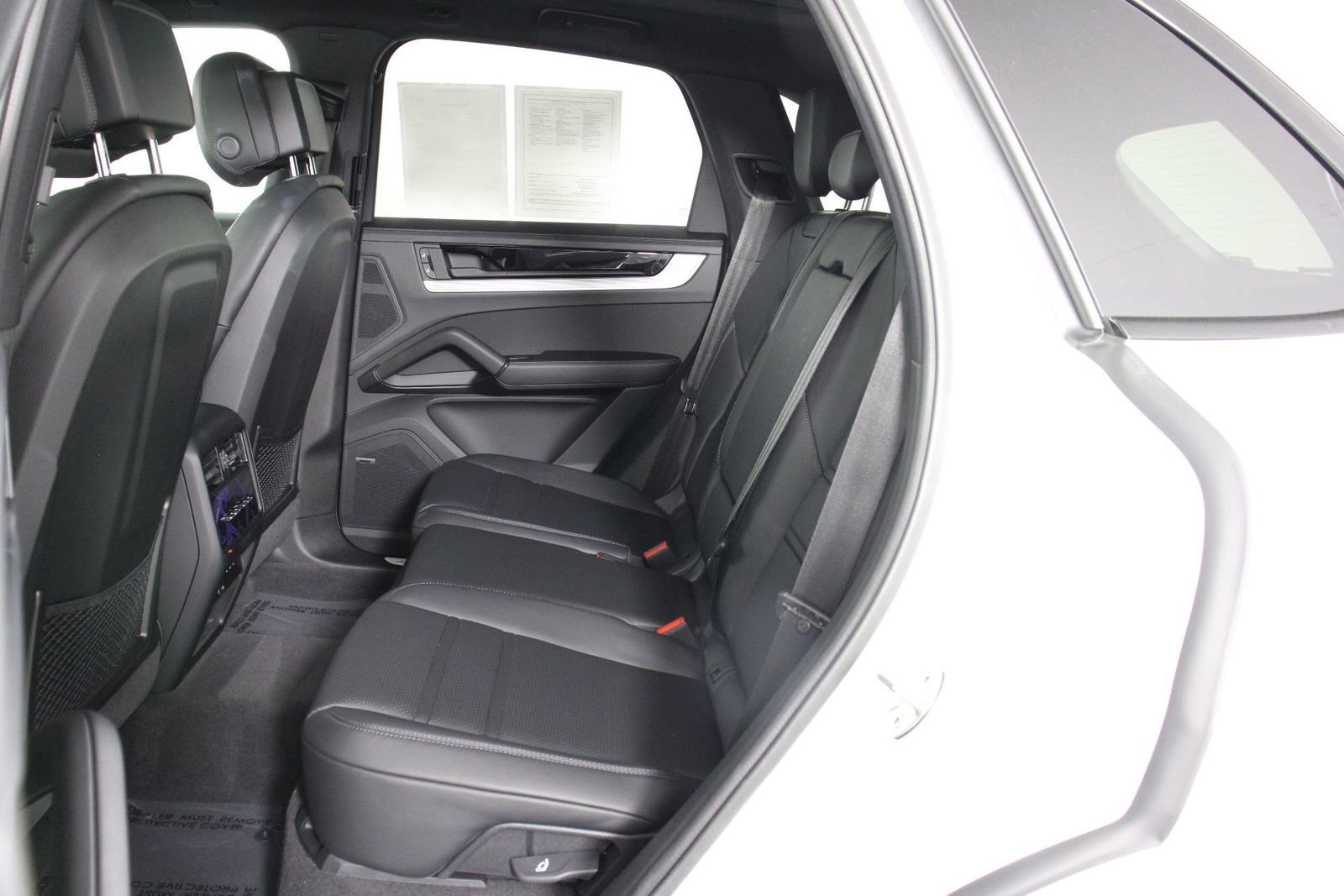 Certified 2025 Porsche Cayenne S image 33