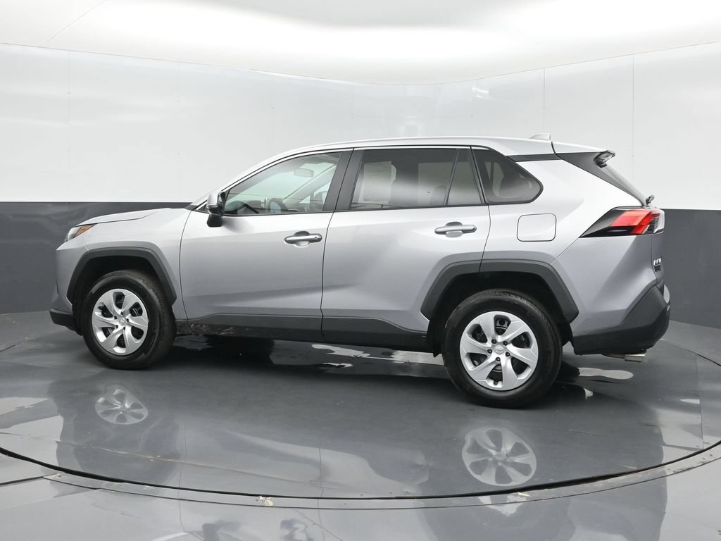 Used 2025 Toyota RAV4 LE AWD/4WD image 4