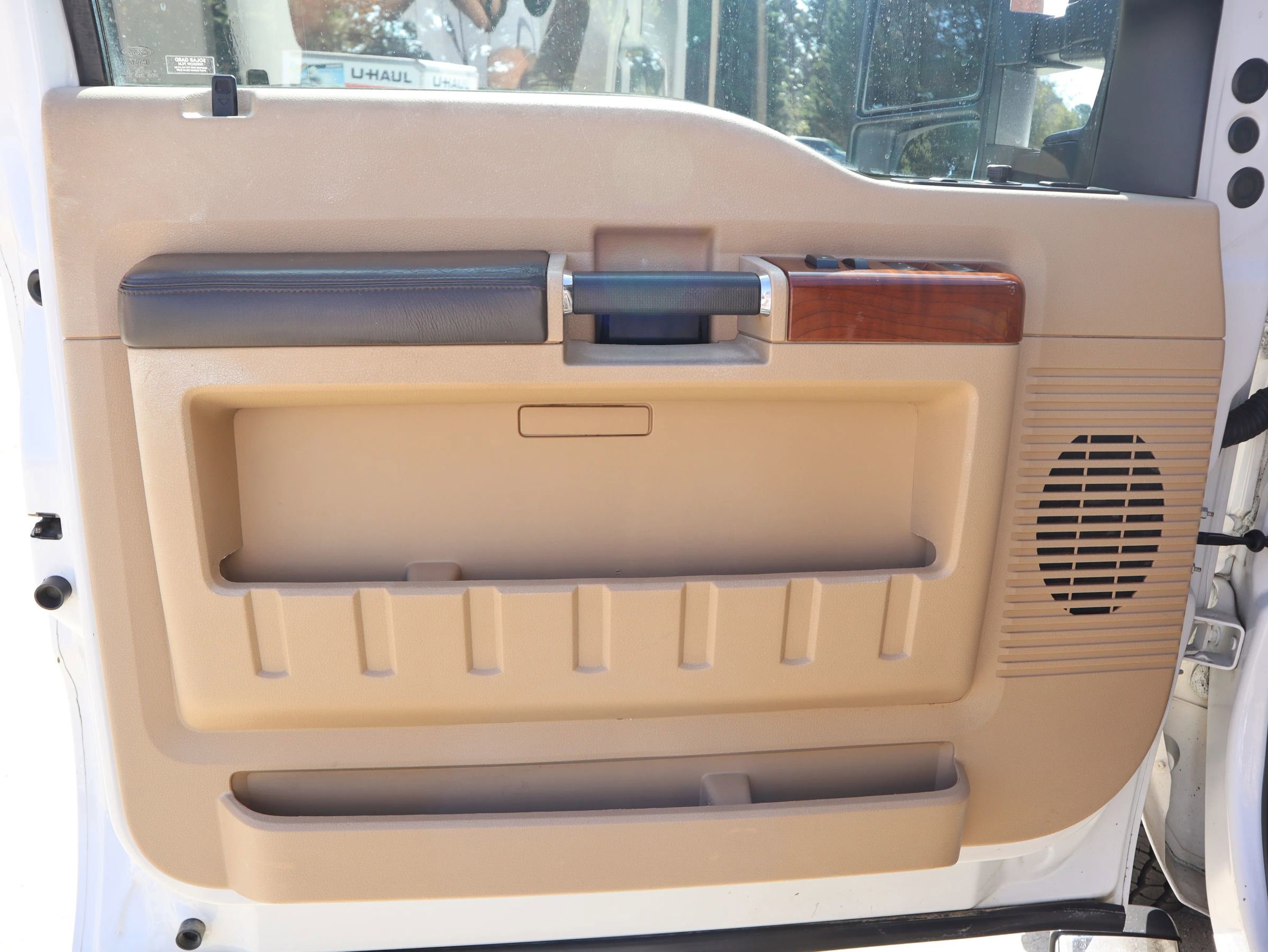 Used 2015 Ford F350 King Ranch w/ King Ranch w/Chrome Package image 28