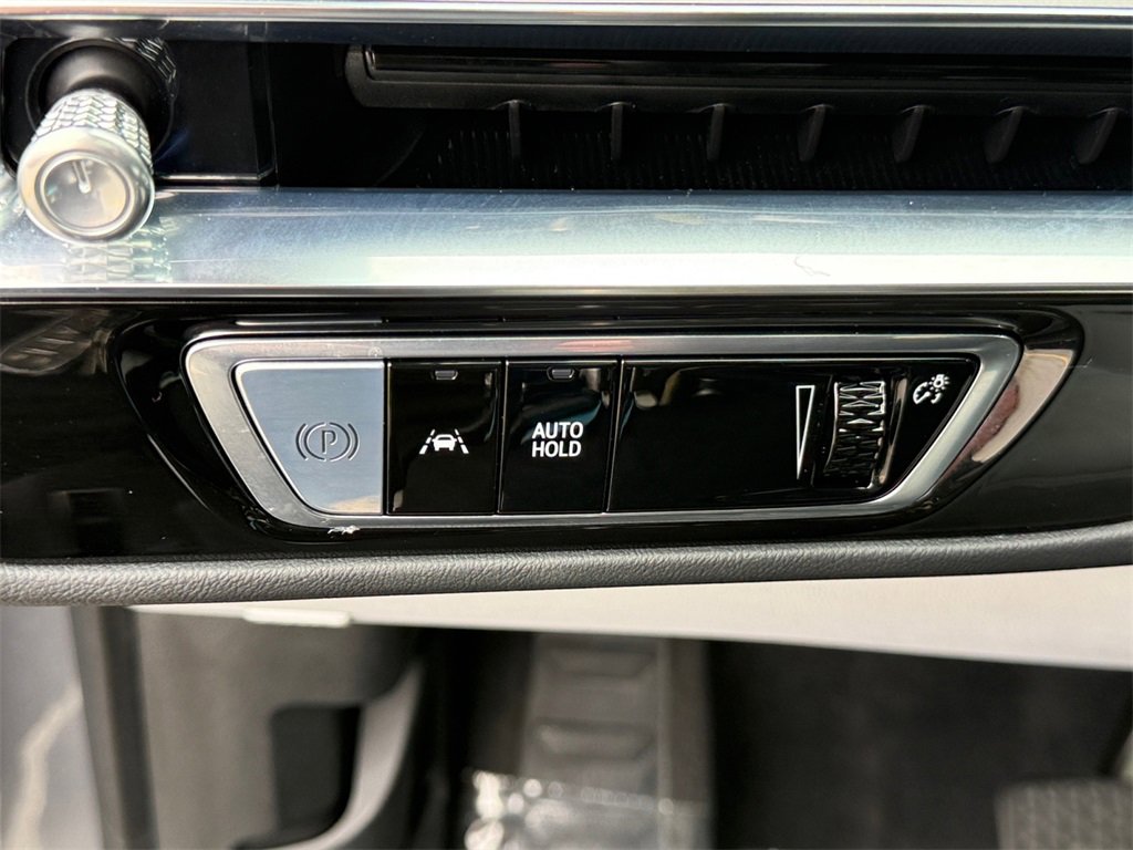 Used 2023 Cadillac Lyriq 2WD image 22