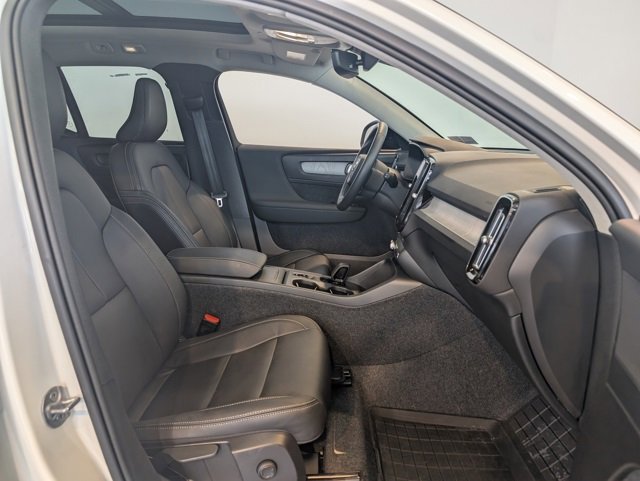 Used 2026 Volvo XC40 B5 Core w/ Climate Package image 31