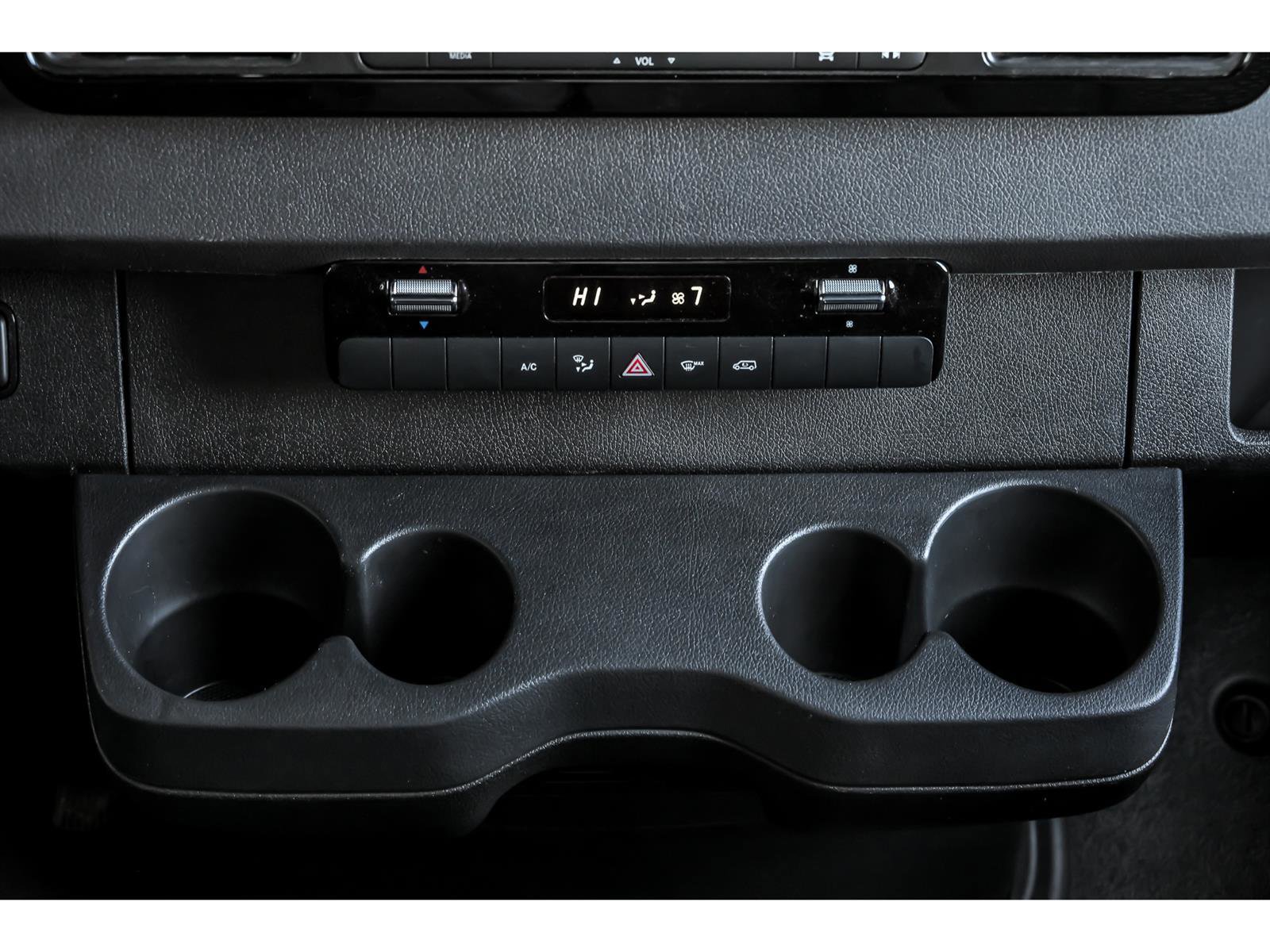 Used 2025 Mercedes-Benz Sprinter 2500 image 9