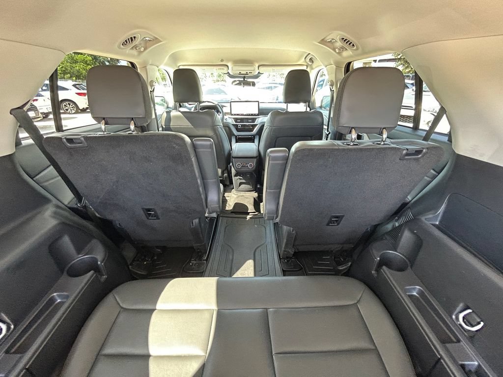 Used 2025 Ford Explorer Active w/ Active Comfort Package RWD image 15