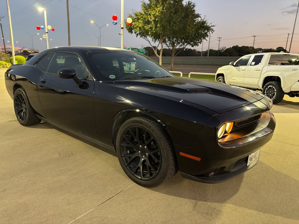 Used 2016 Dodge Challenger SXT w/ Blacktop Package RWD image 11