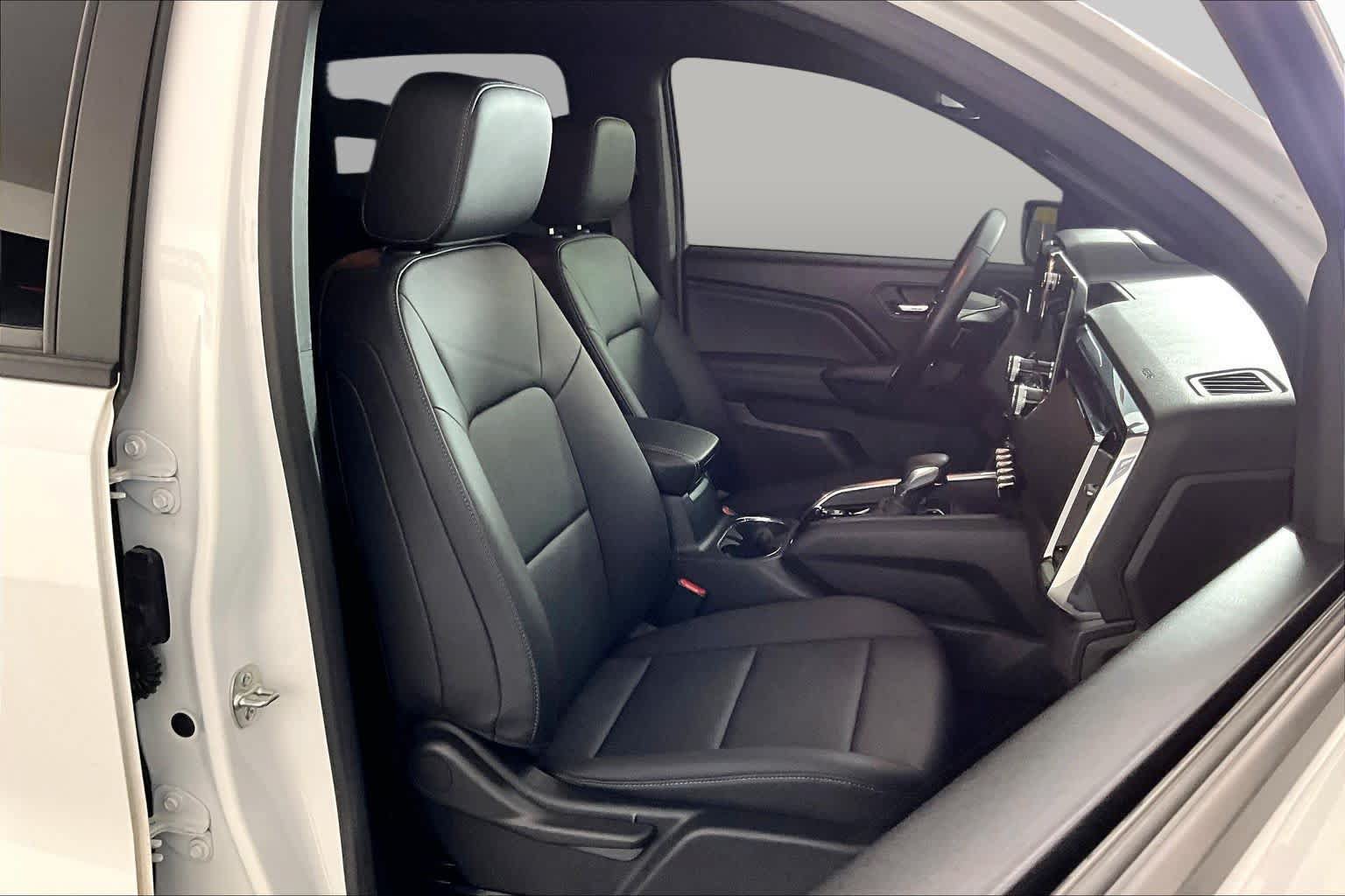 Used 2024 GMC Canyon Elevation w/ Elevation Premium Package RWD image 9