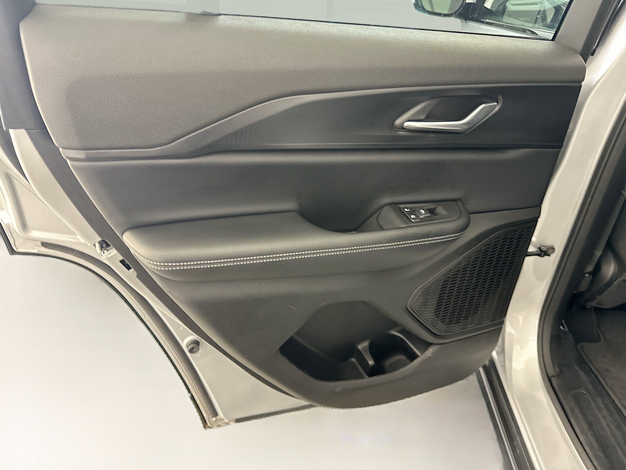 Used 2025 Jeep Grand Cherokee Altitude image 26