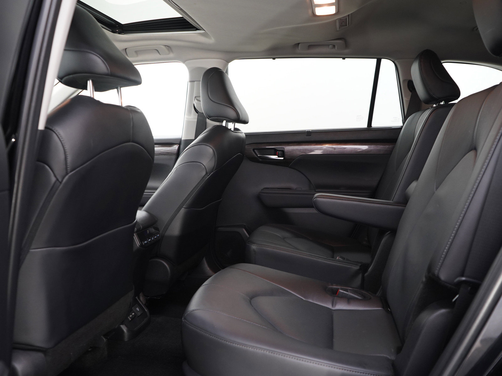 Used 2024 Toyota Highlander Limited AWD/4WD image 19