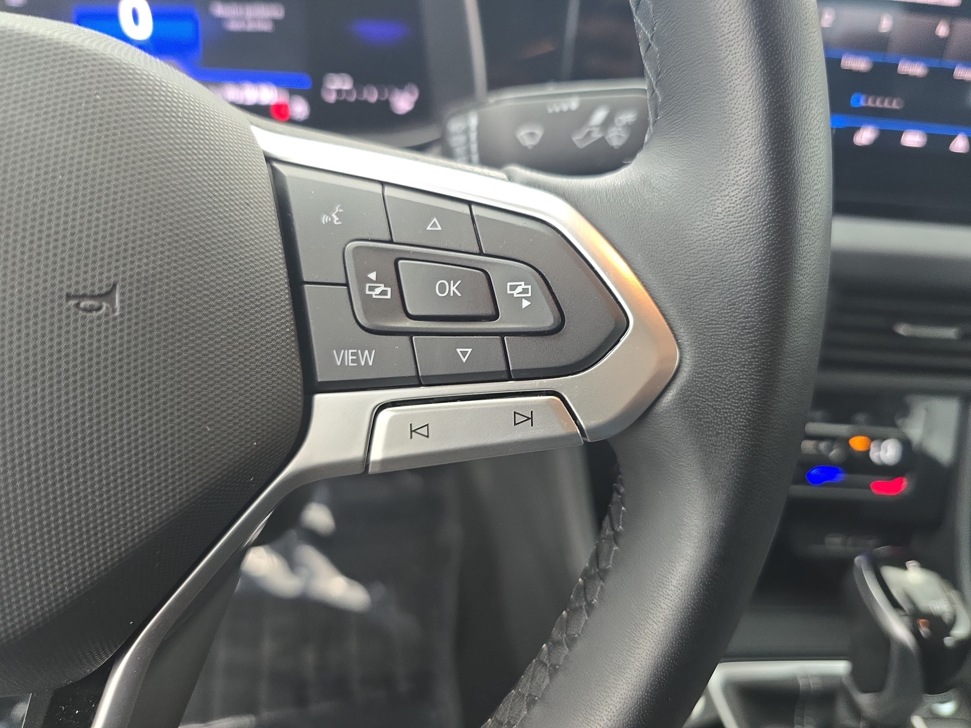 Certified 2025 Volkswagen Jetta SE FWD image 17