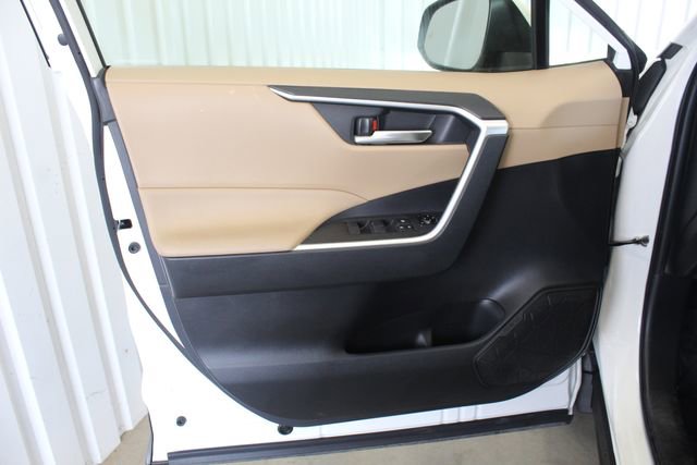 Used 2019 Toyota RAV4 XLE FWD image 9