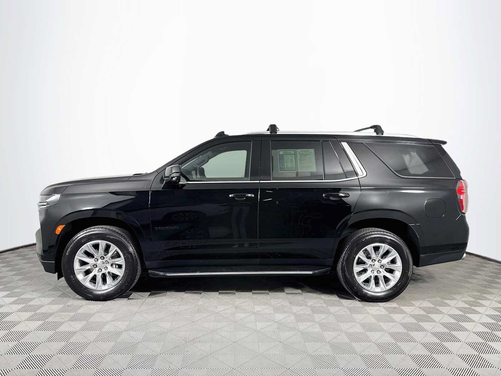 Used 2023 Chevrolet Tahoe Premier w/ Premium Package AWD/4WD image 8