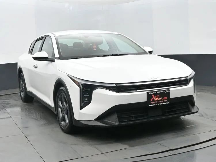 Used 2025 Kia K4 image 3