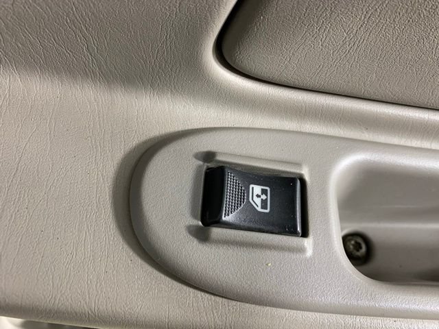Used 2000 Chevrolet Impala w/ Preferred Equipment Group FWD image 28