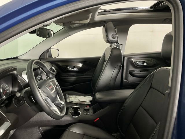 Used 2024 GMC Terrain SLT w/ Elevation Edition image 30