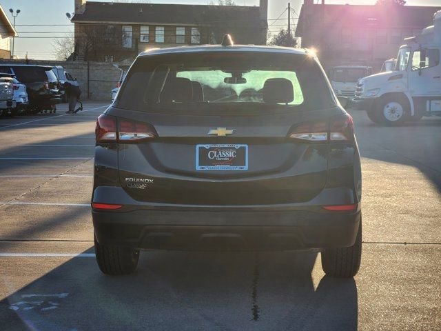 Used 2022 Chevrolet Equinox LS w/ LPO, Floor Liner Package image 13