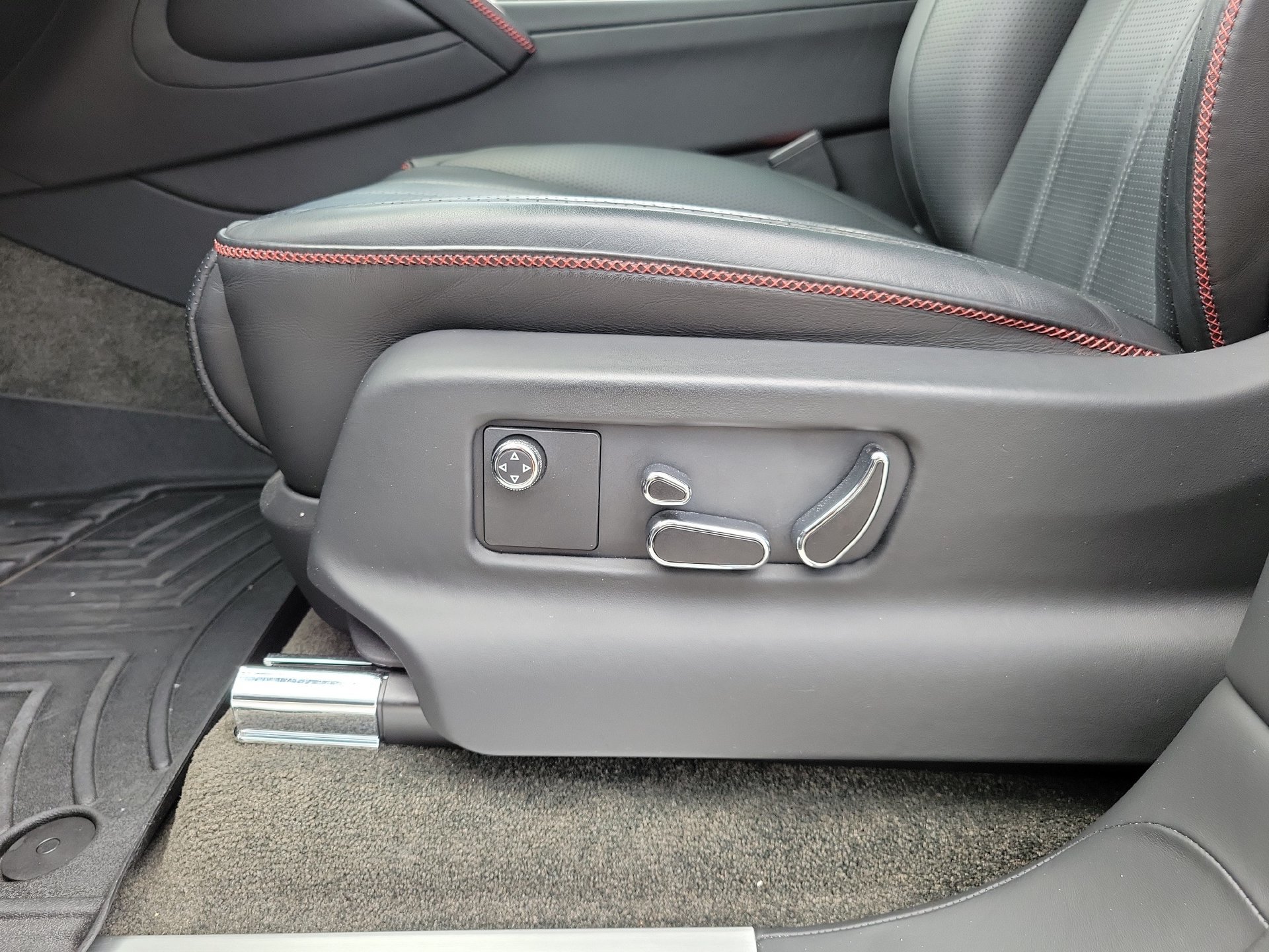 Certified 2023 Bentley Bentayga AWD/4WD image 36