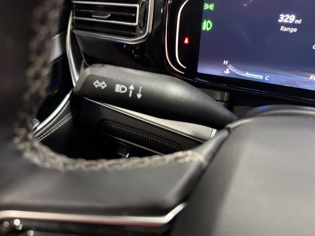 Used 2023 Jeep Grand Wagoneer L 4WD image 36