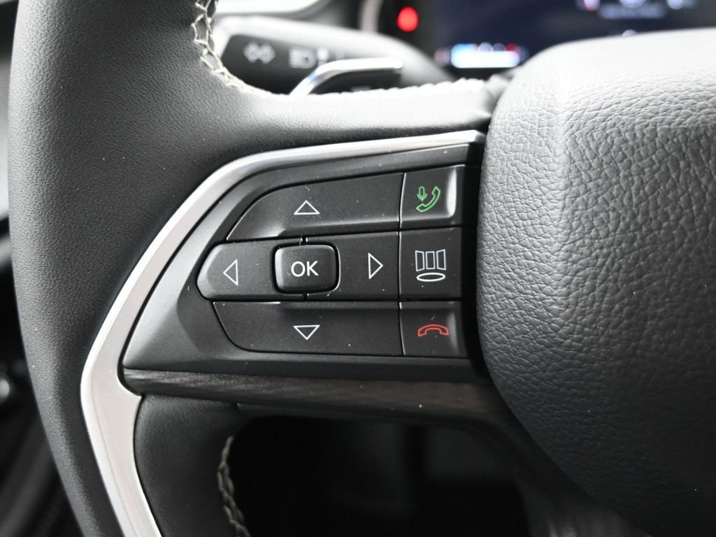 Used 2025 Jeep Grand Cherokee L Altitude image 26