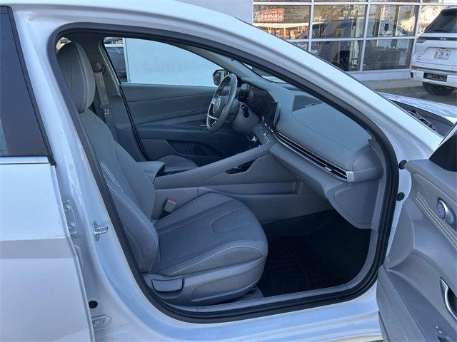 Certified 2024 Hyundai Elantra SEL w/ Convenience Package image 18