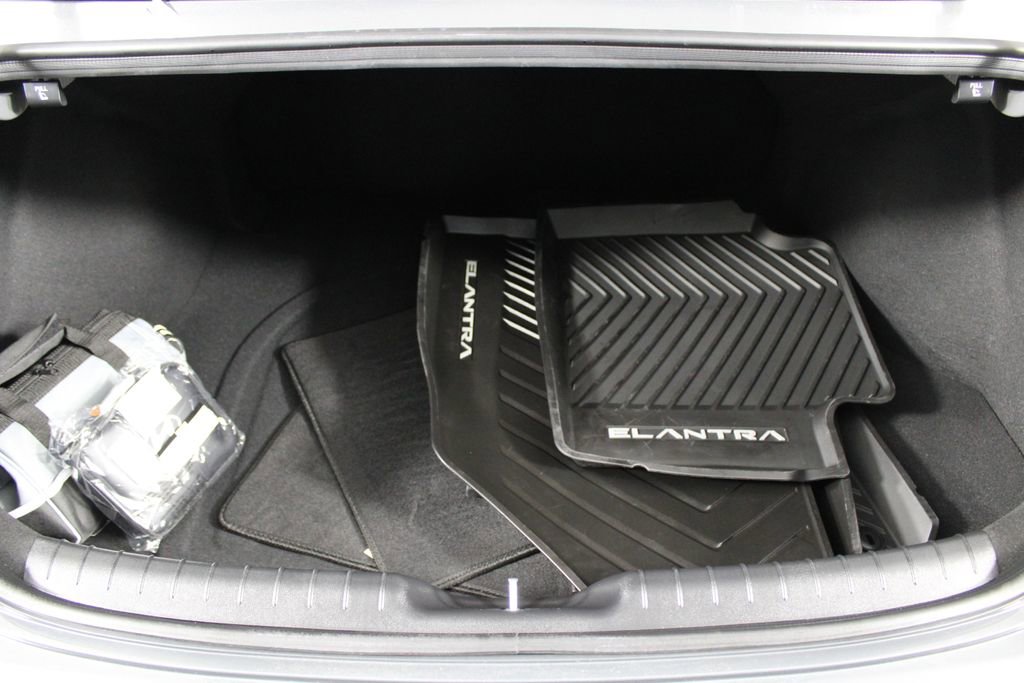 Certified 2026 Hyundai Elantra SE FWD image 17