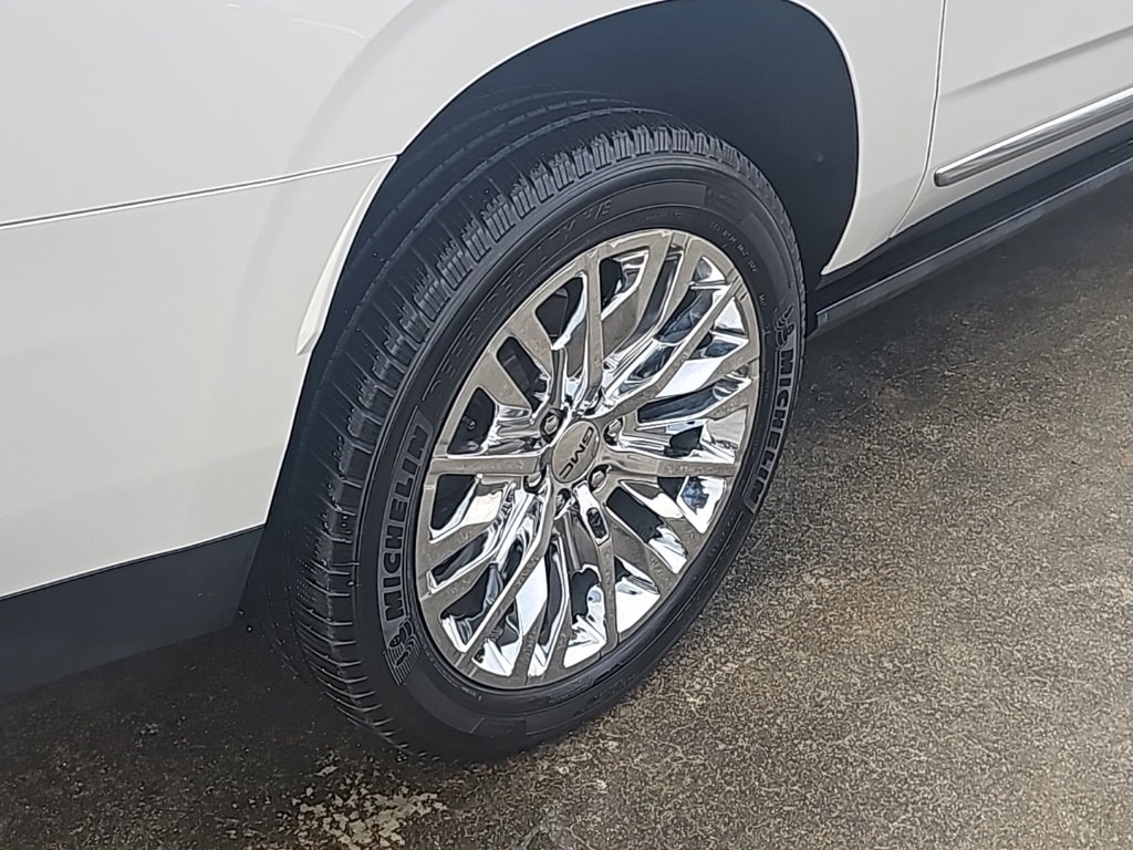 Used 2021 GMC Yukon XL Denali w/ Denali Premium Package image 9