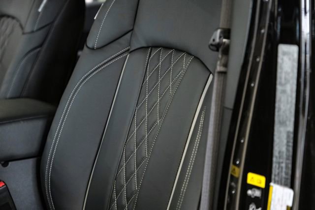 Used 2025 Jeep Gladiator Rubicon w/ Safety Group AWD/4WD image 16