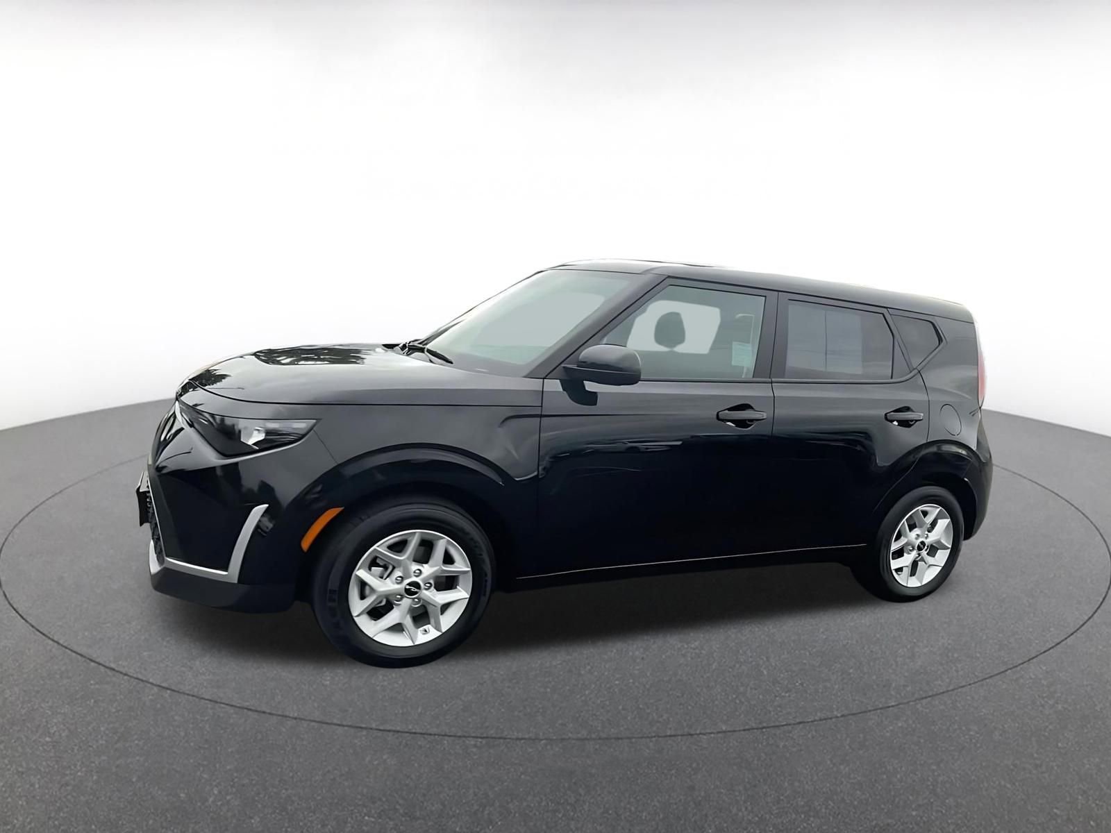 Used 2025 Kia Soul LX w/ LX Technology Package FWD image 8