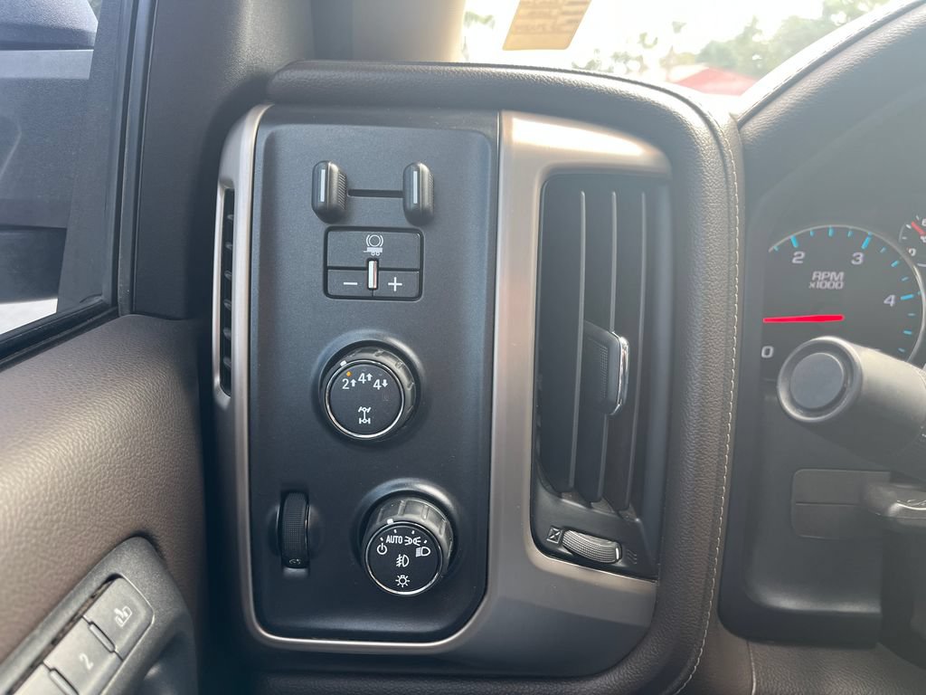 Used 2019 GMC Sierra 2500 Denali w/ Duramax Plus Package AWD/4WD image 22