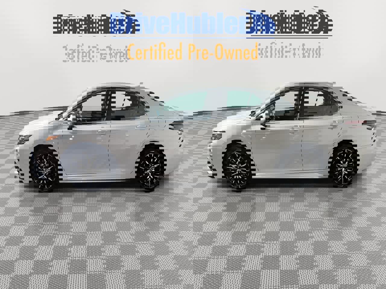 Used 2023 Toyota Camry SE image 3