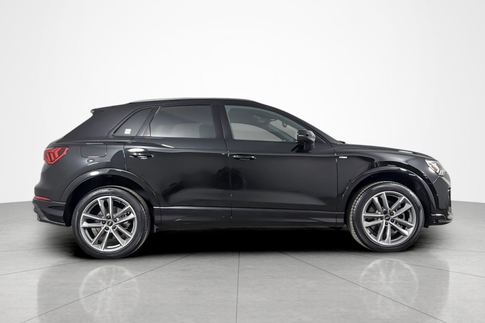 Used 2025 Audi Q3 2.0T Premium w/ Convenience Package AWD/4WD image 6