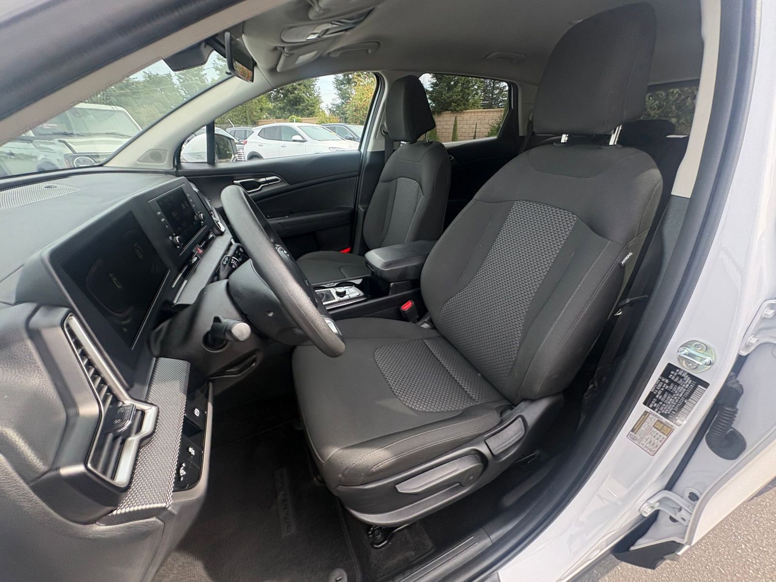 Used 2025 Kia Sportage LX image 35