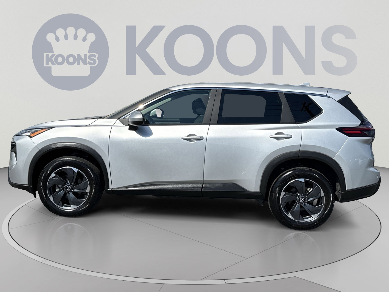 Used 2025 Nissan Rogue SV AWD/4WD image 2