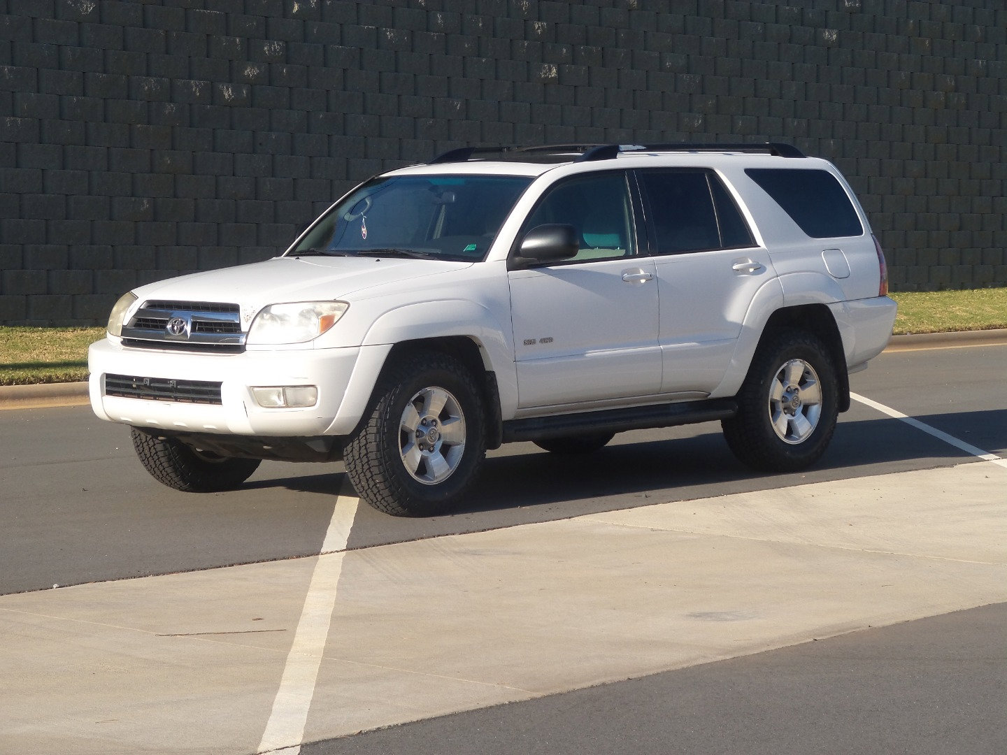 Used 2005 Toyota 4Runner SR5 AWD/4WD image 7