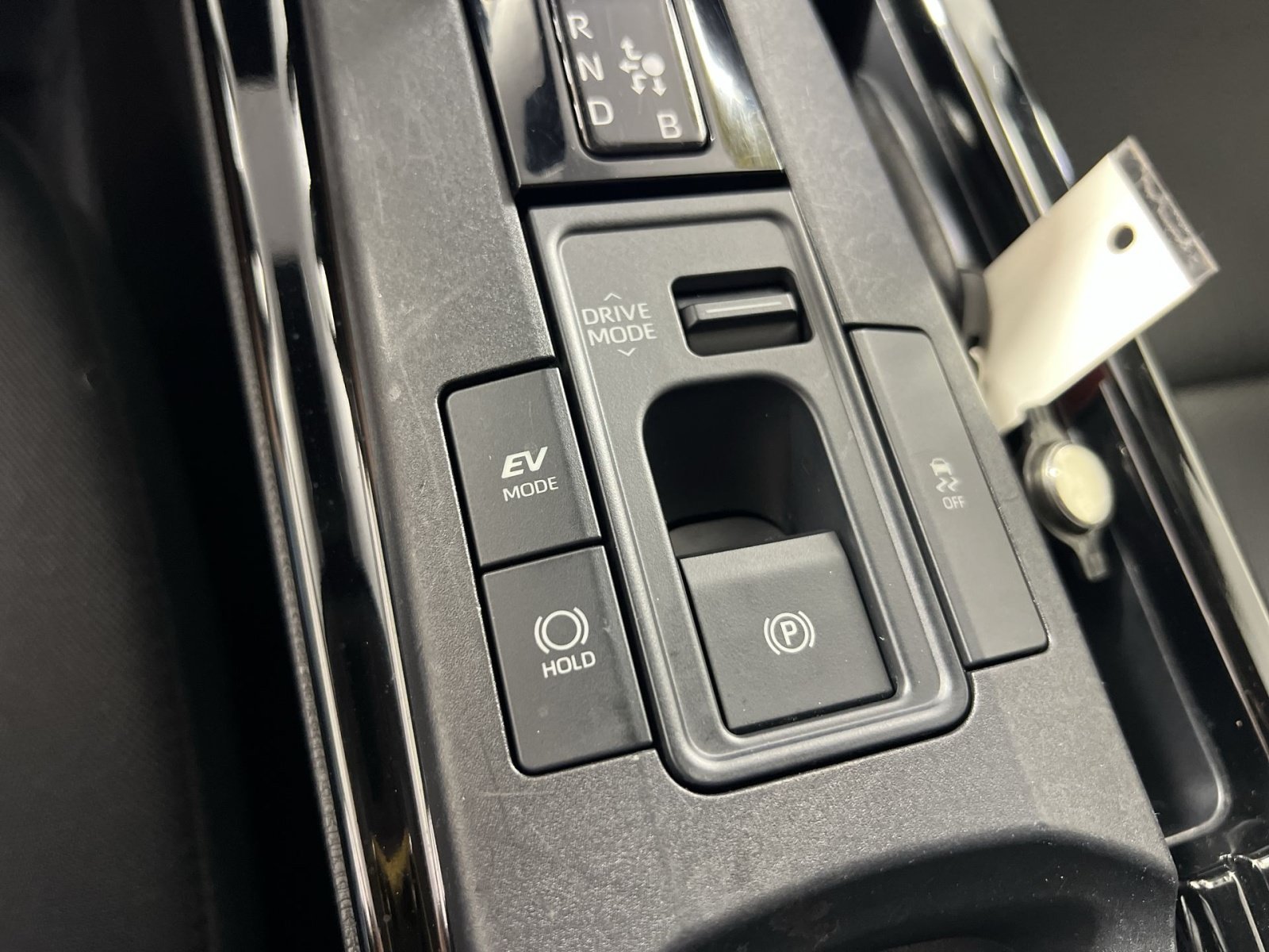 Used 2025 Toyota Prius LE FWD image 32