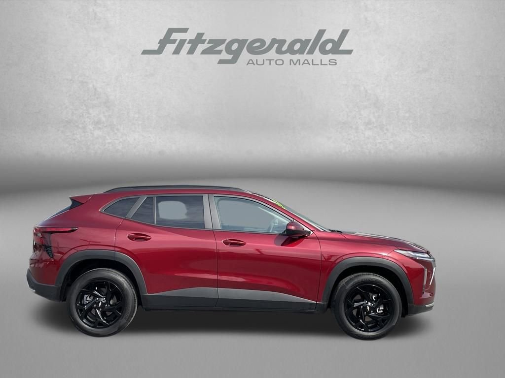 Used 2025 Chevrolet Trax LT image 4