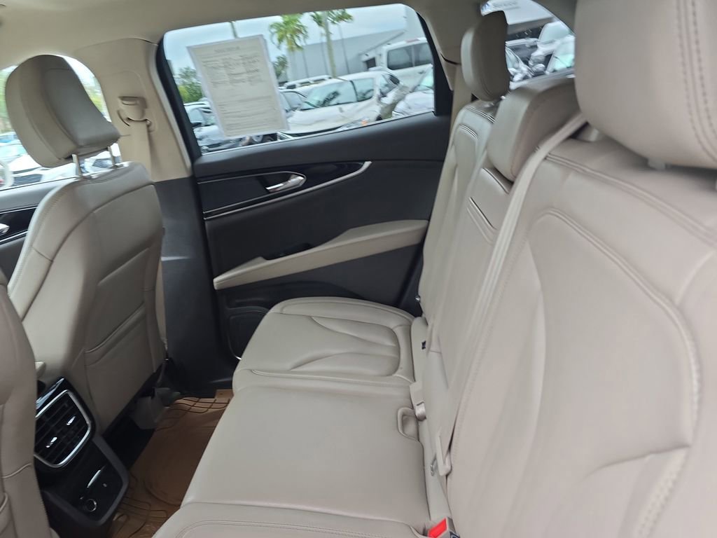 Used 2022 Lincoln Nautilus FWD w/ Premium Package image 15