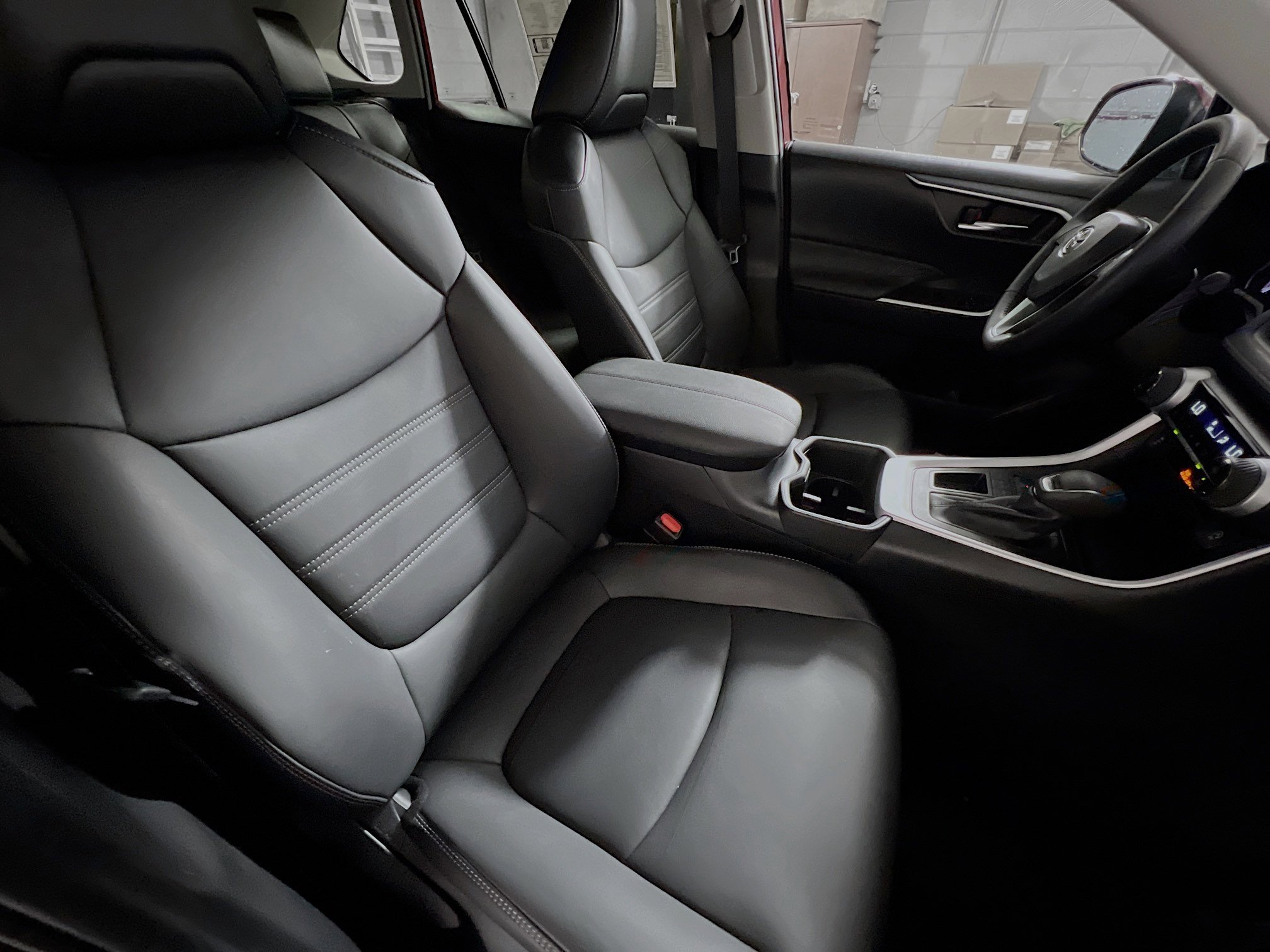 Used 2023 Toyota RAV4 XLE Premium image 31