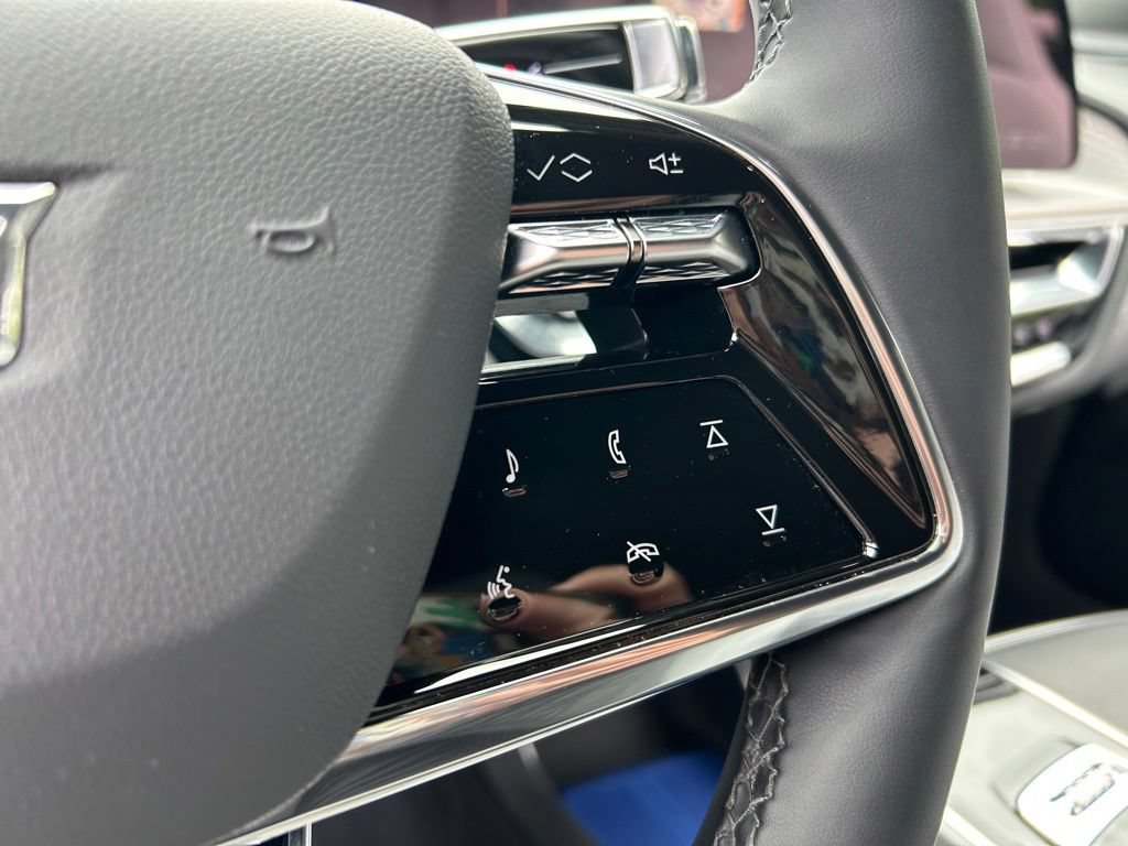 Used 2025 Cadillac Lyriq Luxury RWD image 26