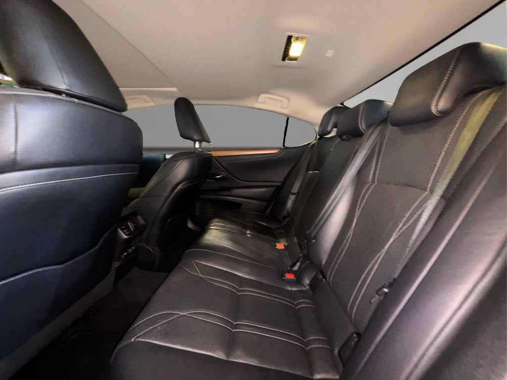 Used 2020 Lexus ES 300h w/ Luxury Package FWD image 11