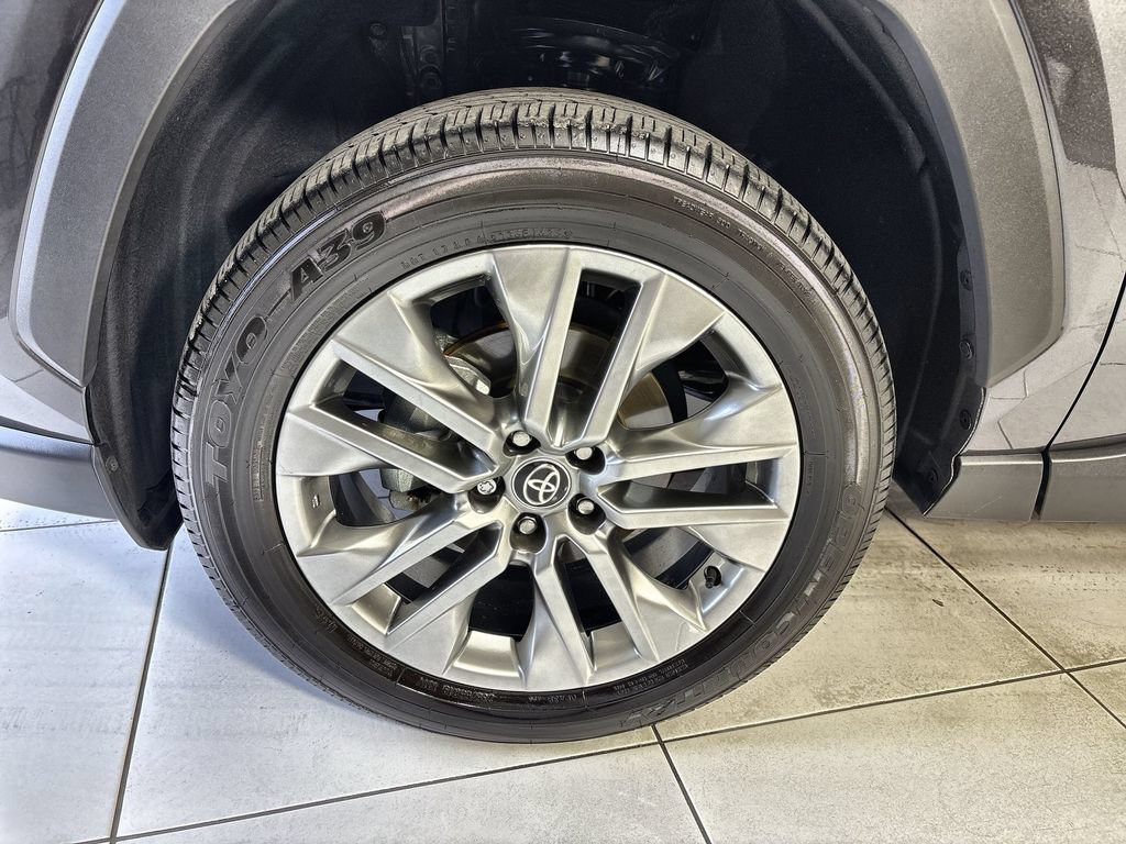 Used 2025 Toyota RAV4 XLE Premium FWD image 19