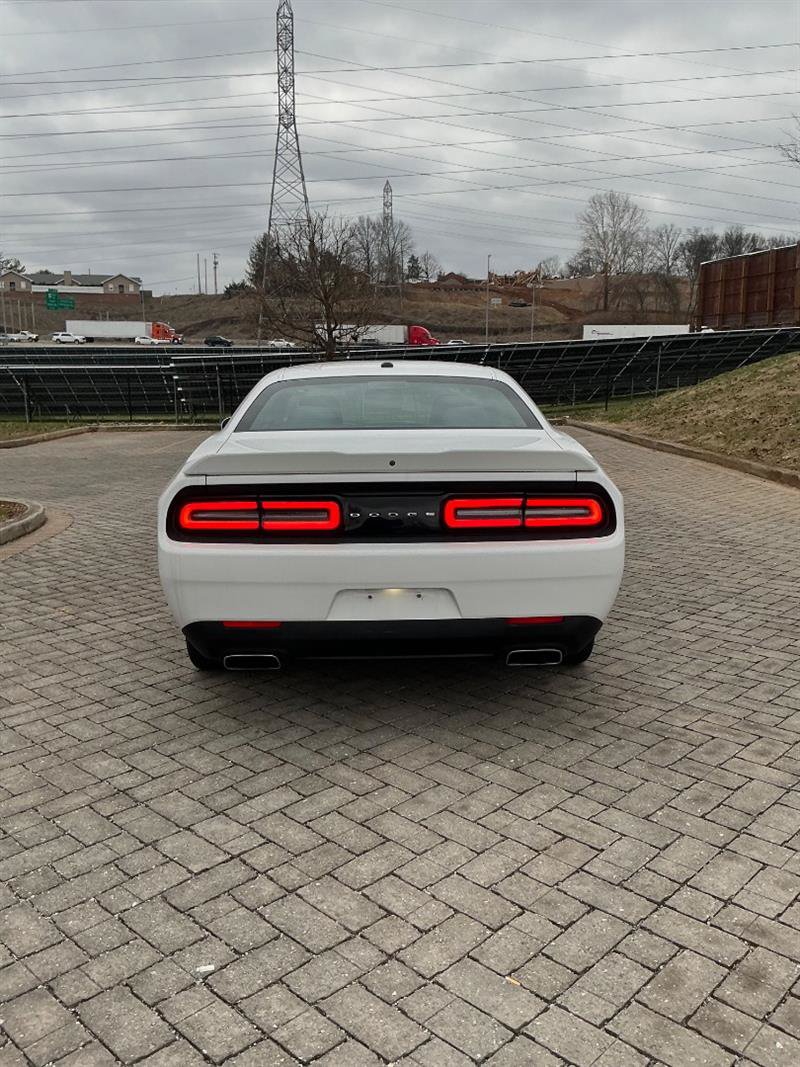 Used 2018 Dodge Challenger R/T RWD image 5