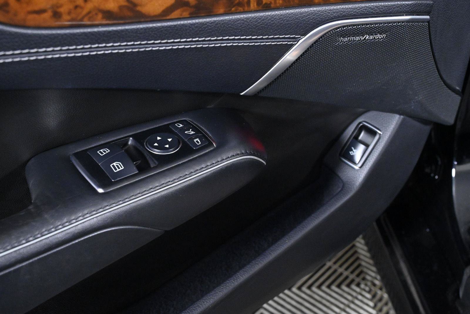 Used 2013 Mercedes-Benz SL 550 image 34
