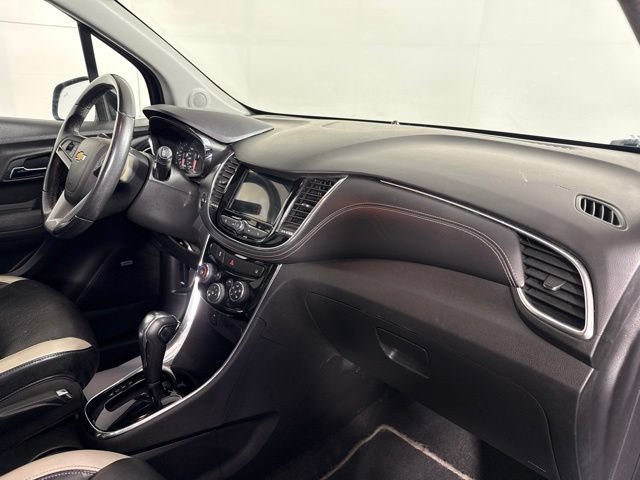 Used 2018 Chevrolet Trax Premier w/ Midnight Edition FWD image 32