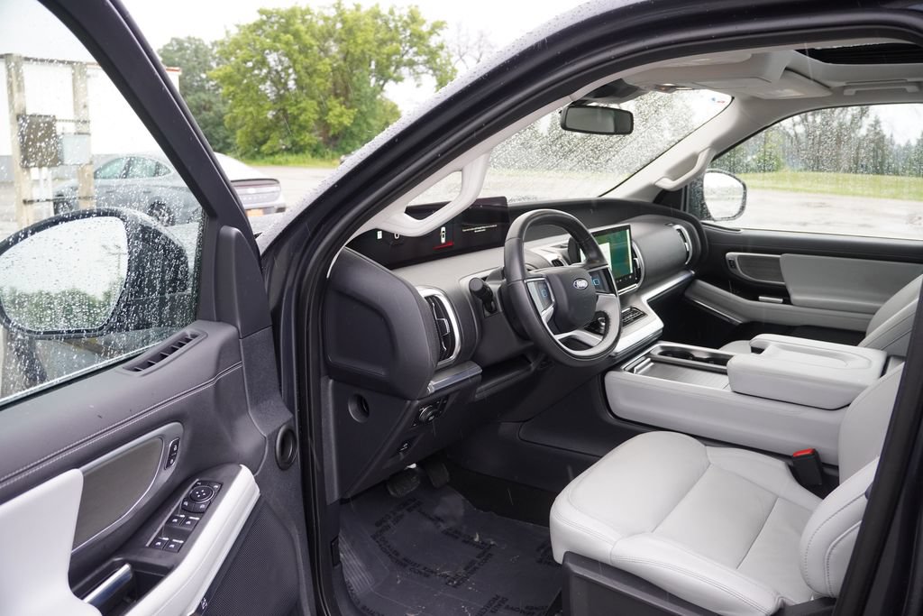 Certified 2025 Ford Expedition Max Platinum w/ Driver's Package AWD/4WD image 15